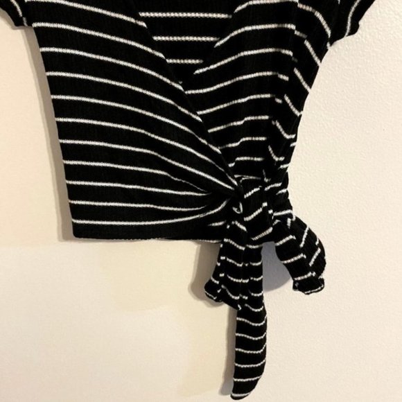 Urban Outfitters Project Social T Tie Front Crop Top - Picture 7 of 10